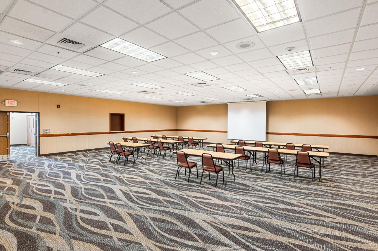  | Boarders Inn & Suites by Cobblestone Hotels - Shawano