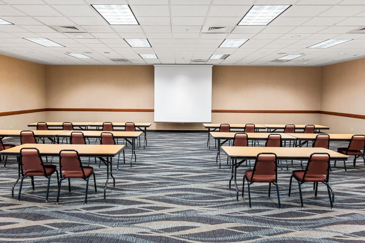  | Boarders Inn & Suites by Cobblestone Hotels - Shawano