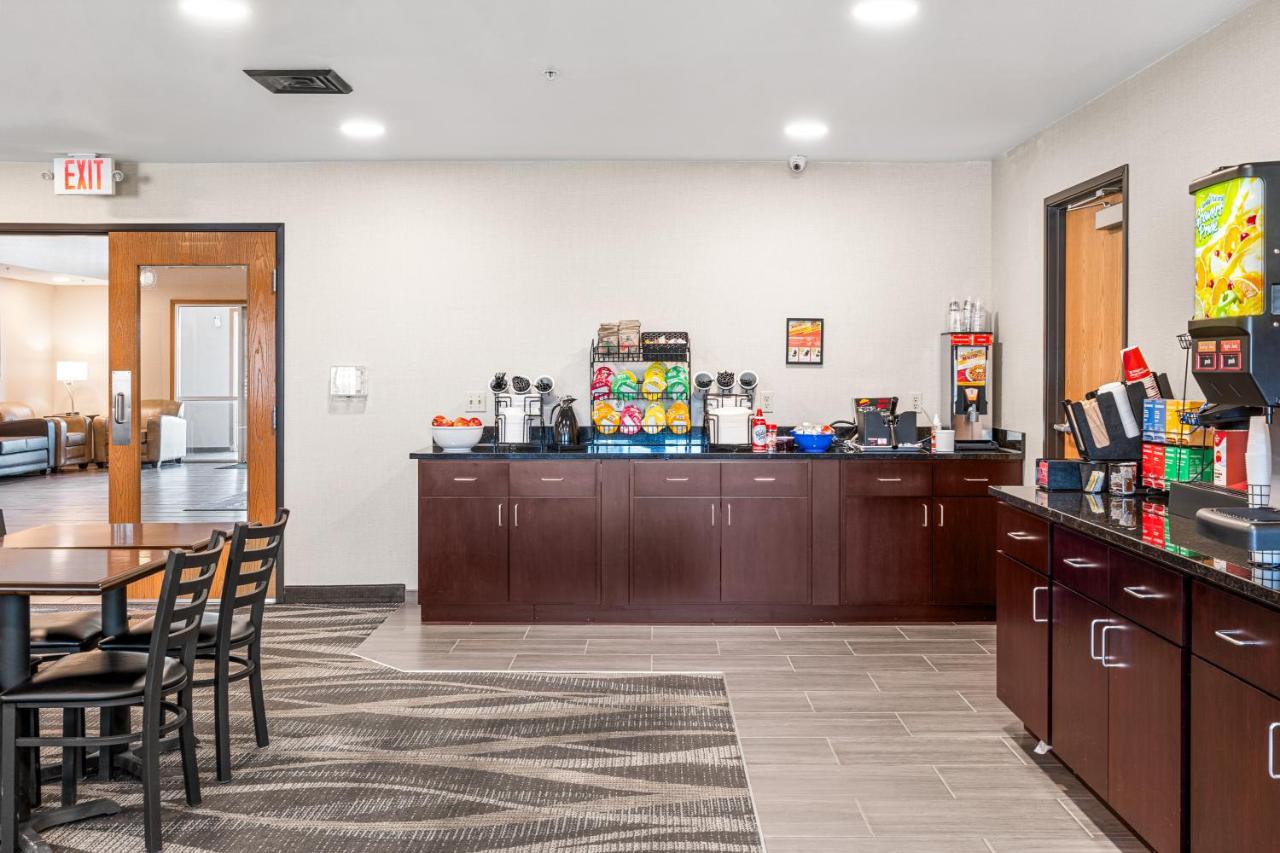  | Boarders Inn & Suites by Cobblestone Hotels - Shawano