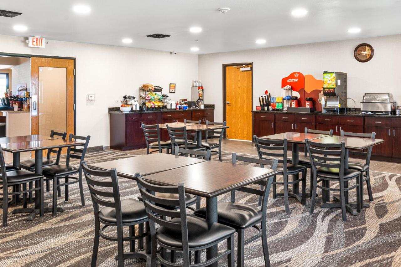  | Boarders Inn & Suites by Cobblestone Hotels - Shawano