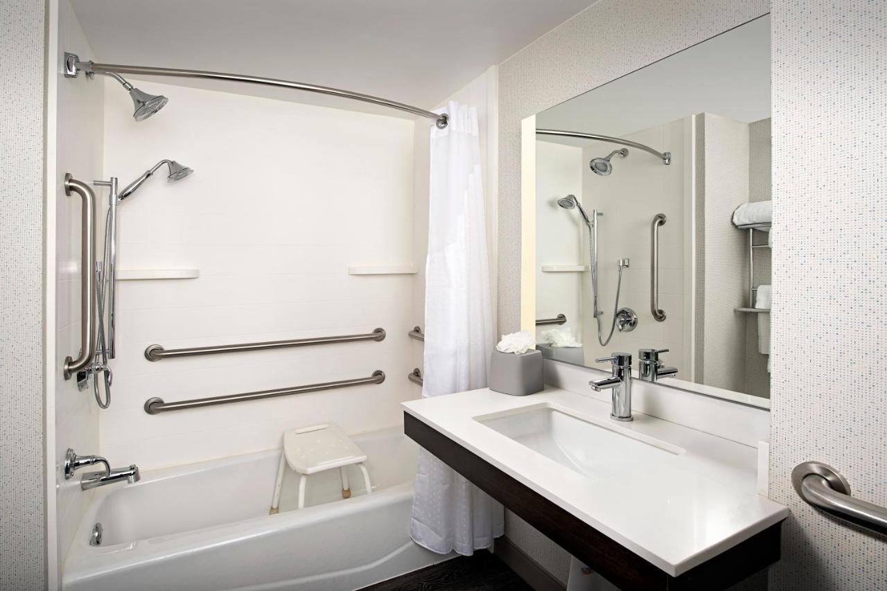  | Holiday Inn Express & Suites Baltimore - BWI Airport North, an IHG Hotel