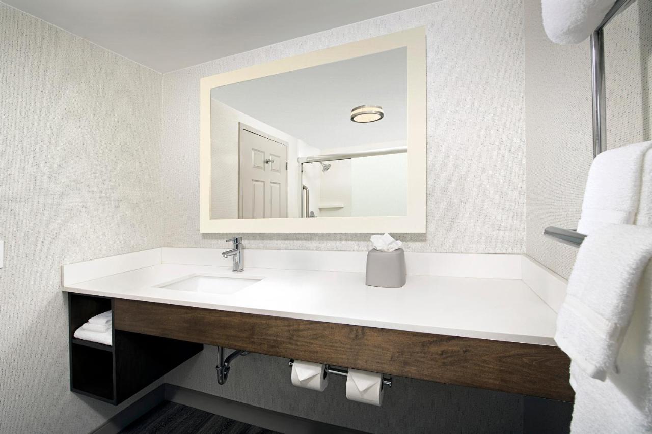  | Holiday Inn Express & Suites Baltimore - BWI Airport North, an IHG Hotel