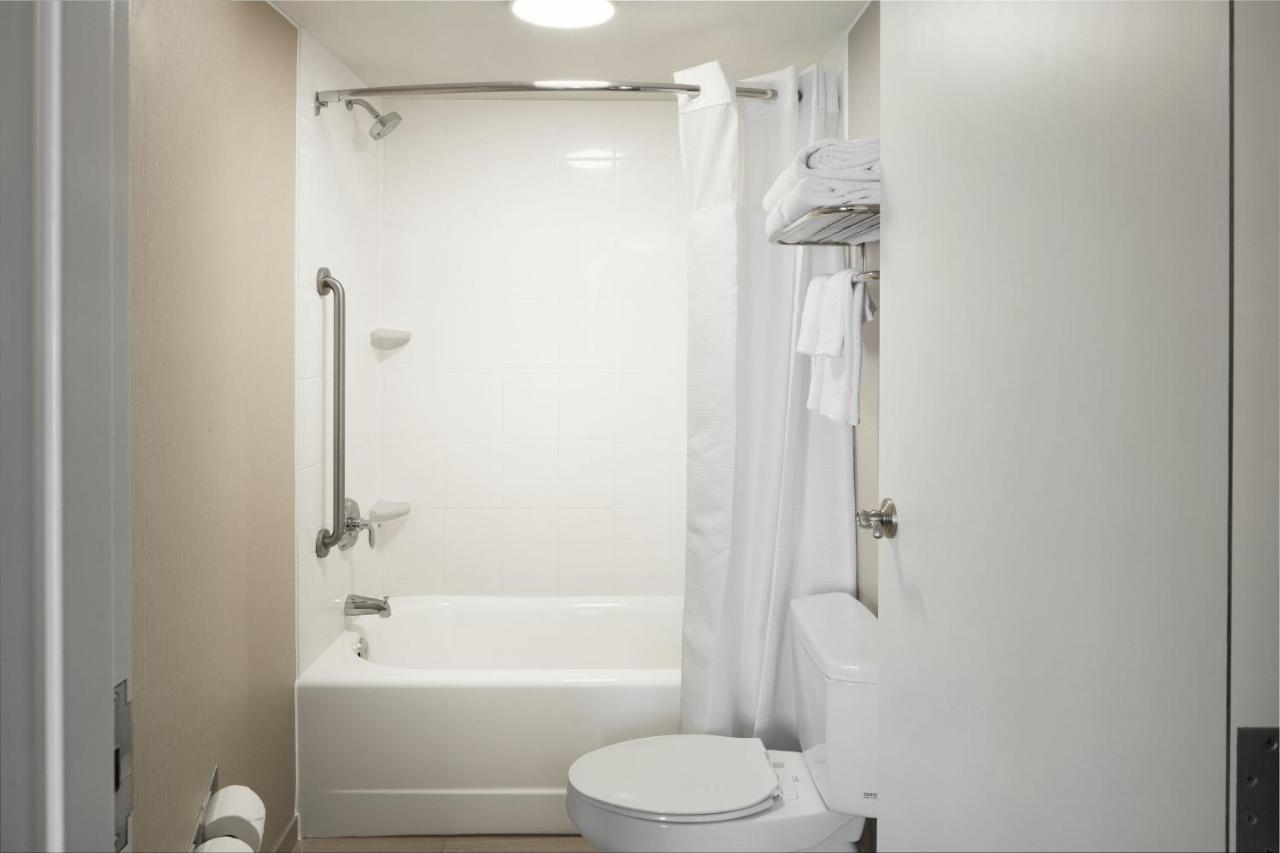  | SpringHill Suites by Marriott Virginia Beach Oceanfront
