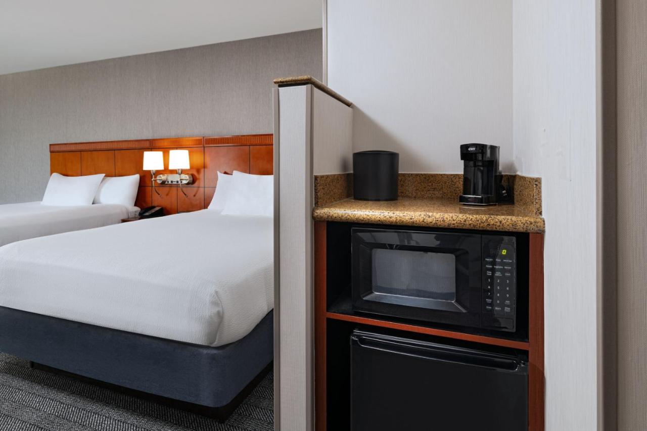 Queen Room with Two Queen Beds at Courtyard by Marriott Boise West Meridian