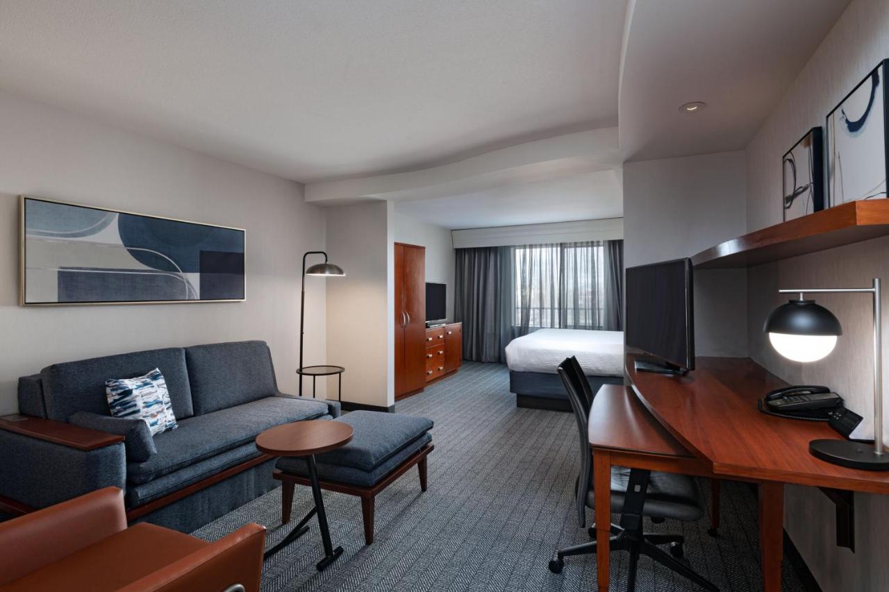 Studio, 1 King, Sofa bed, Courtyard view at Courtyard by Marriott Boise West Meridian