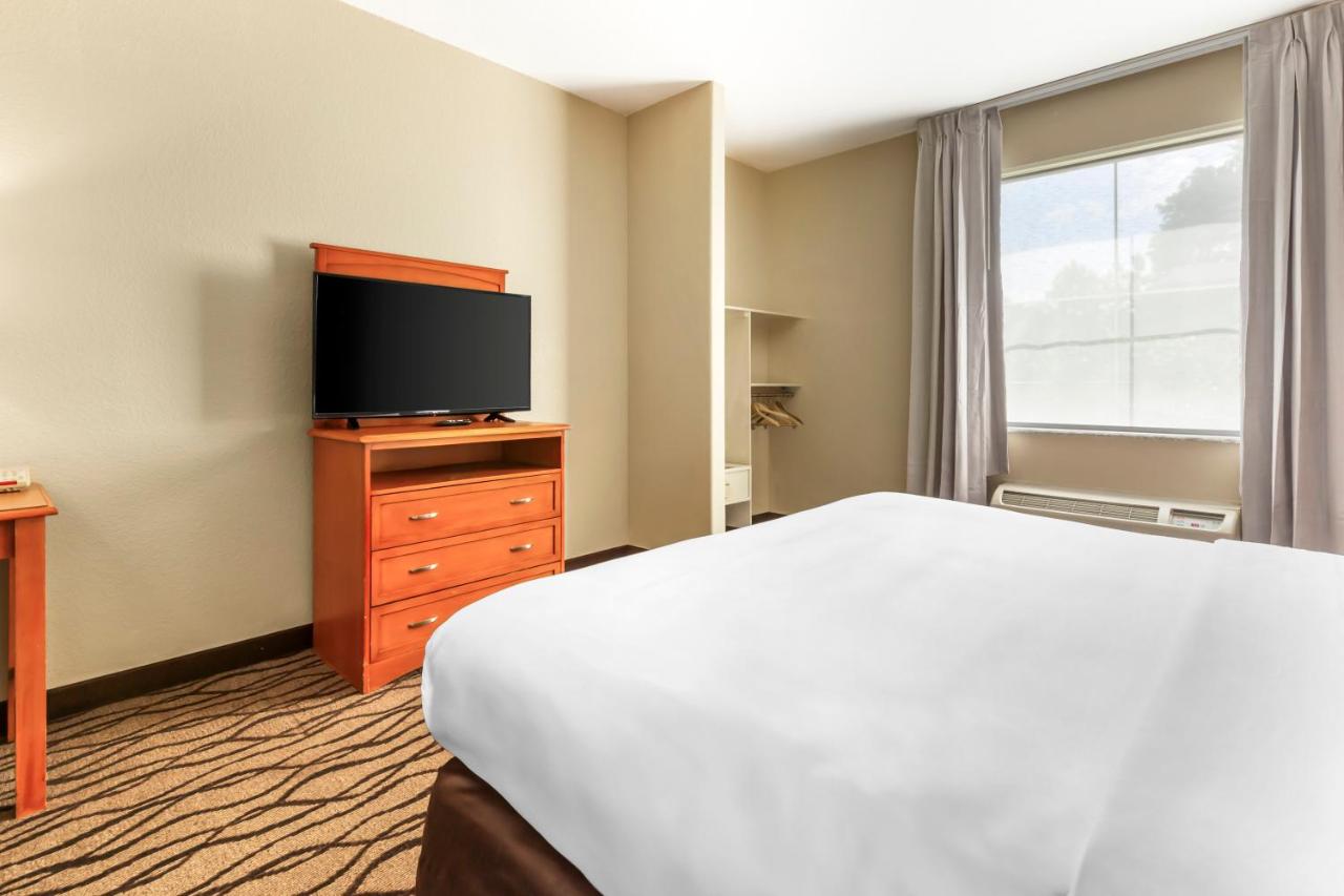 King Room - Accessible/Non-Smoking at Comfort Inn & Suites Chesapeake - Portsmouth