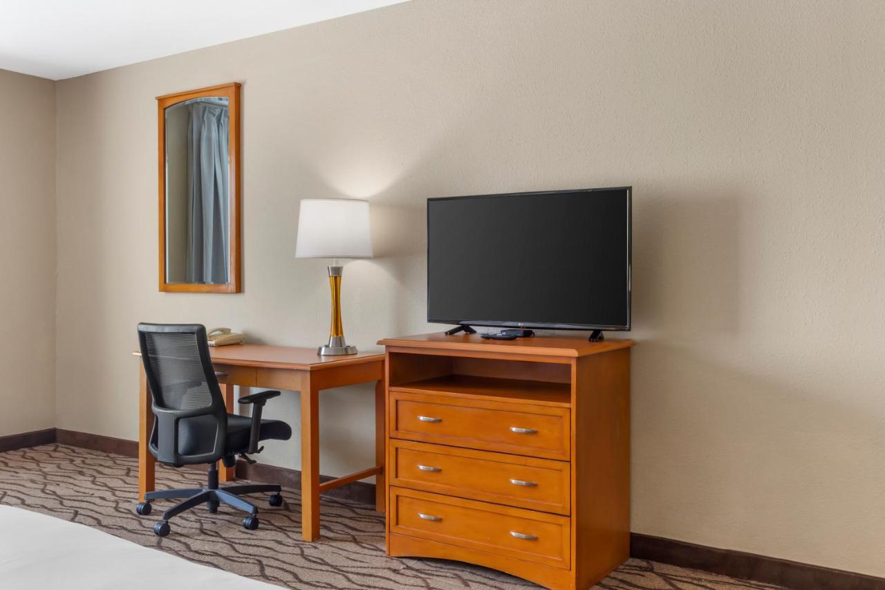 King Suite - Non-Smoking at Comfort Inn & Suites Chesapeake - Portsmouth