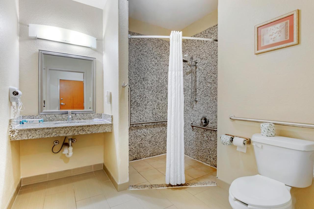 King Room - Accessible/Non-Smoking at Comfort Inn & Suites Chesapeake - Portsmouth