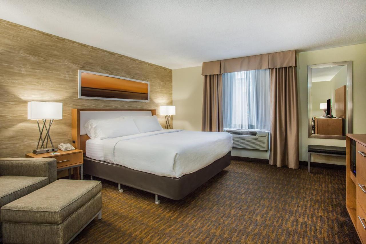 Executive King Room - Non-Smoking at Holiday Inn Saratoga Springs, an IHG Hotel