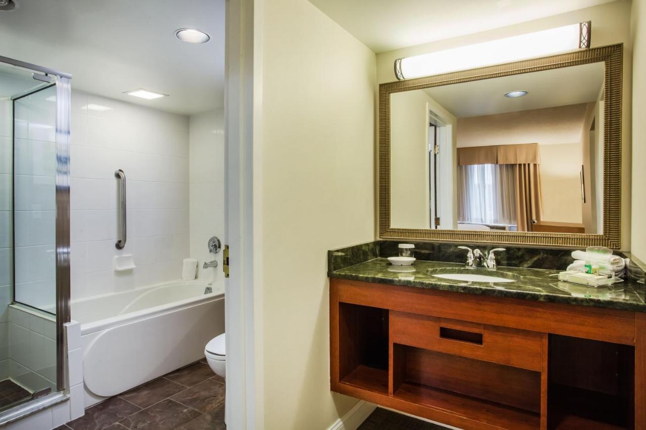 | Holiday Inn Saratoga Springs, an IHG Hotel