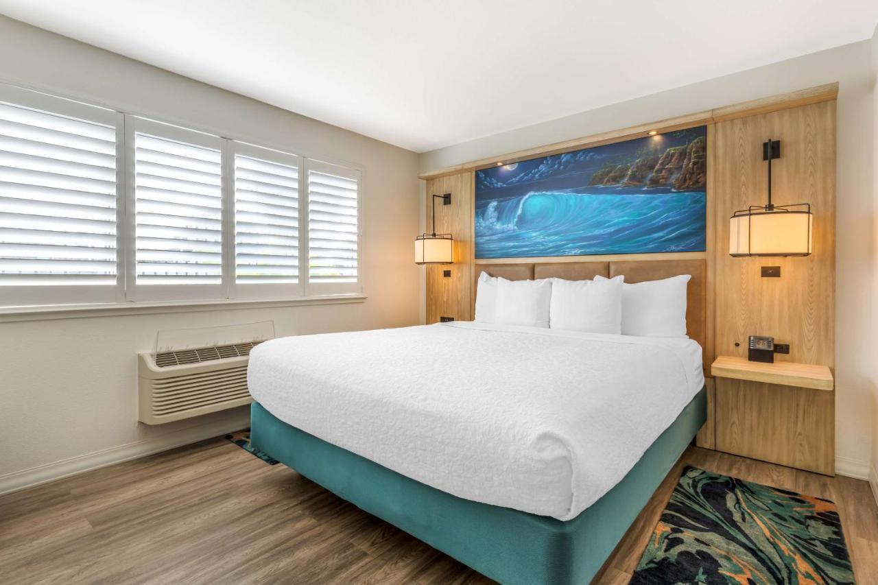 King Room with Mobility Accessible Roll-In Shower at Best Western Plus Capitola By-the-sea Inn & Suites
