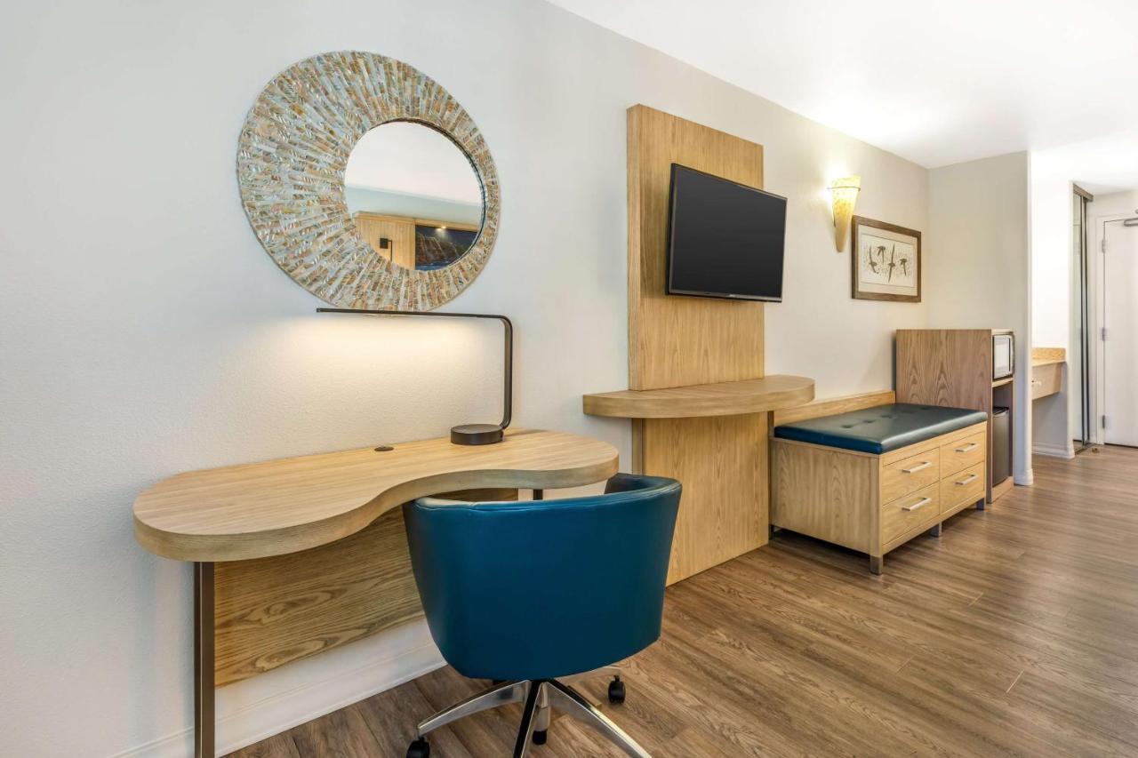 Two-Bedroom Suite at Best Western Plus Capitola By-the-sea Inn & Suites