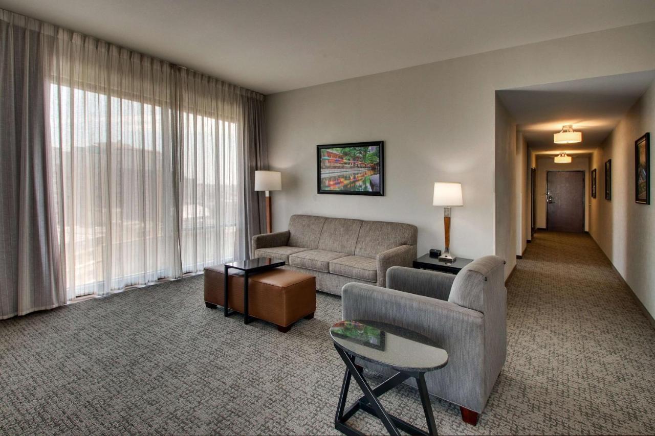 King Suite with Sofa Bed - Accessible, Tub at Drury Plaza Hotel San Antonio Riverwalk