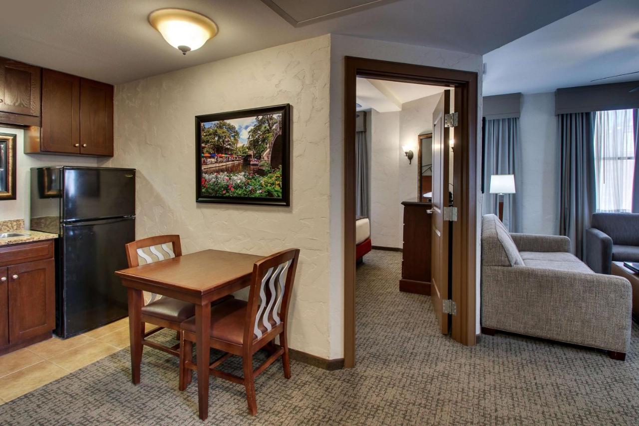 Oversized Deluxe King Room, Jacuzzi - Accessible, Roll-in Shower at Drury Plaza Hotel San Antonio Riverwalk