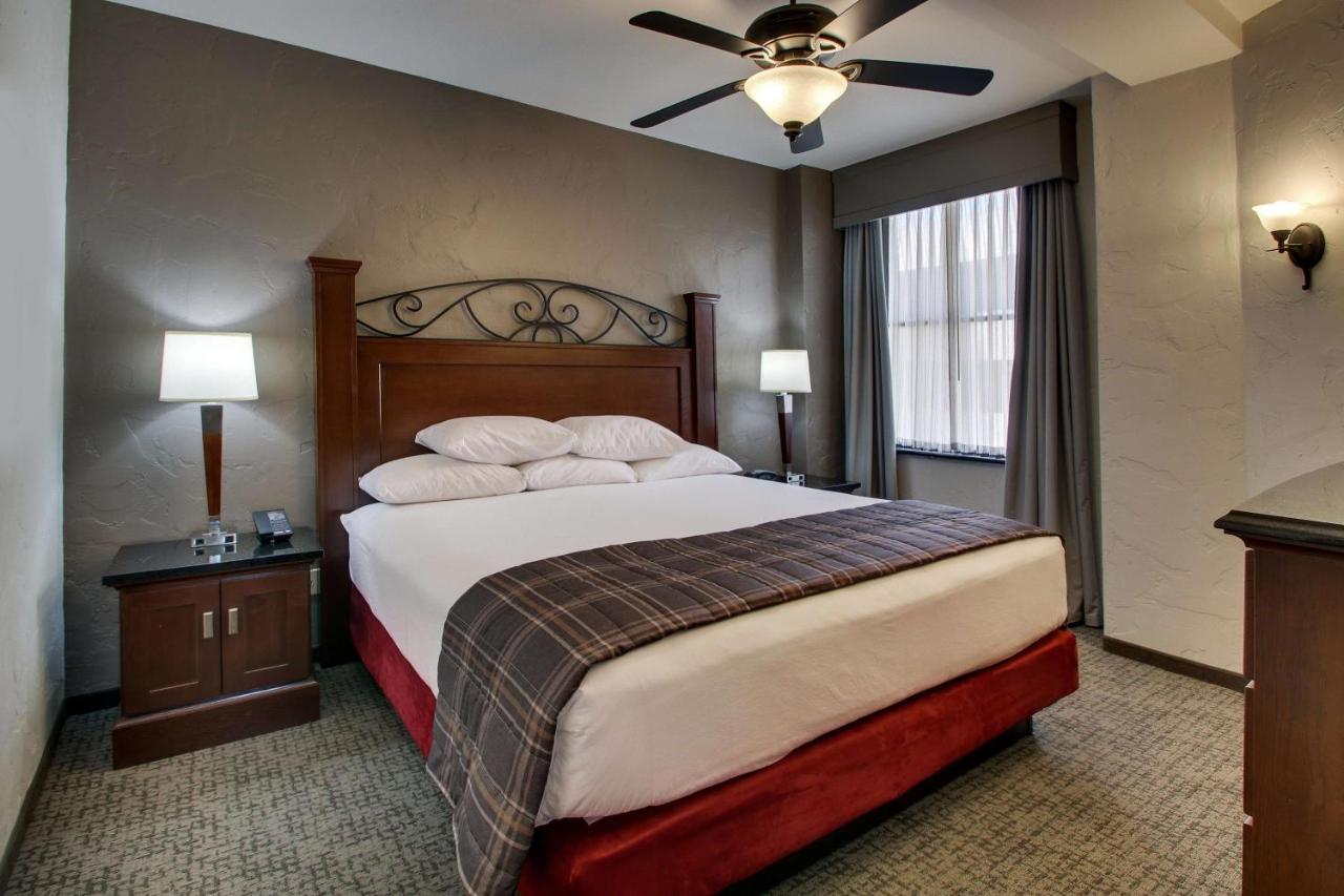 Oversized Deluxe King Room, Jacuzzi - Accessible, Roll-in Shower at Drury Plaza Hotel San Antonio Riverwalk