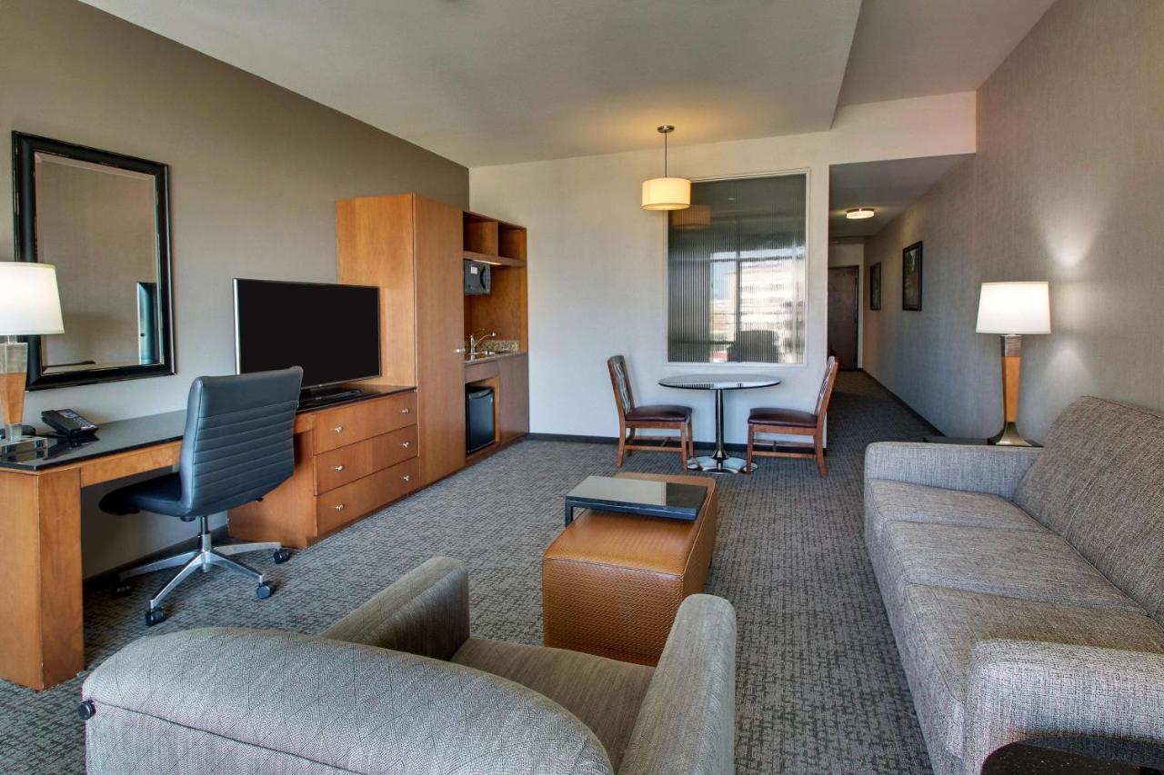 Queen Suite with Sofa Bed, Terrace - Accessible, Roll-in Shower at Drury Plaza Hotel San Antonio Riverwalk