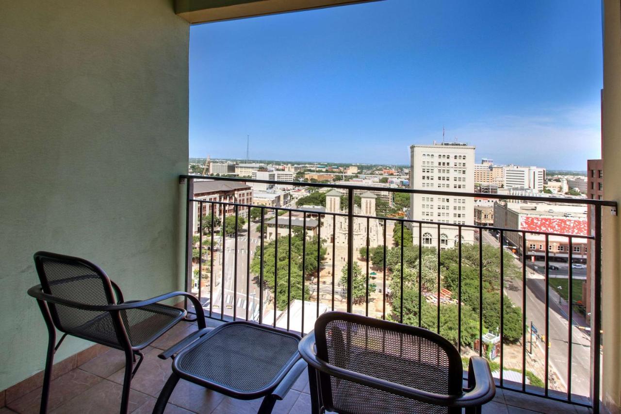 Queen Suite with Sofa Bed, Terrace - Accessible, Roll-in Shower at Drury Plaza Hotel San Antonio Riverwalk