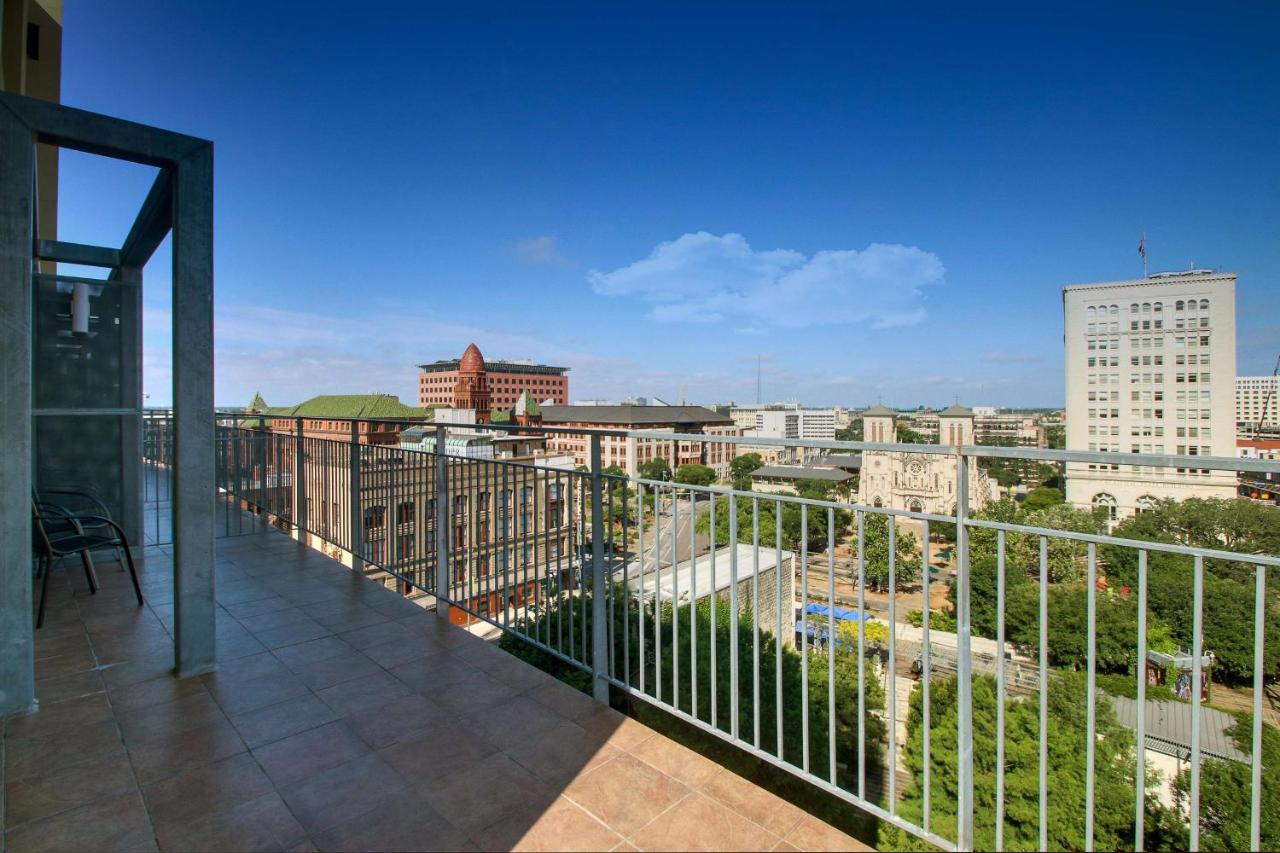 Queen Suite with Sofa Bed, Terrace - Accessible, Roll-in Shower at Drury Plaza Hotel San Antonio Riverwalk
