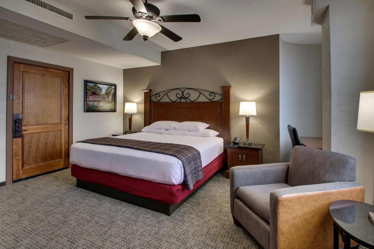 Deluxe King Room - High Floor at Drury Plaza Hotel San Antonio Riverwalk