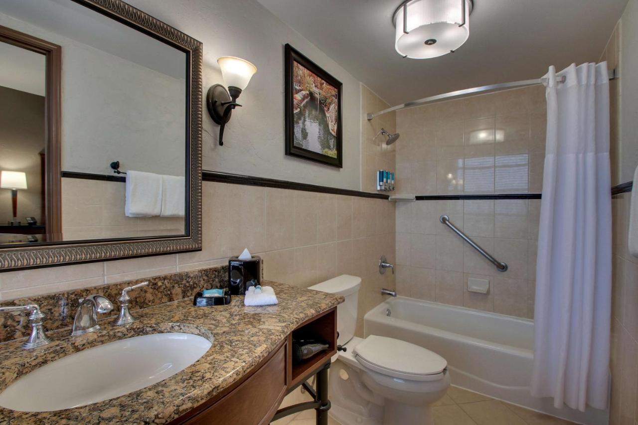 Deluxe King Room - High Floor at Drury Plaza Hotel San Antonio Riverwalk