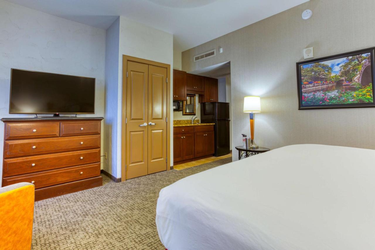 Deluxe King Room with Sofa Bed at Drury Plaza Hotel San Antonio Riverwalk