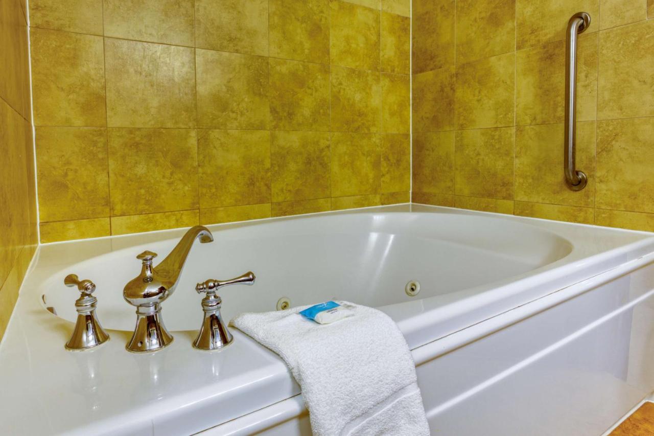 King Suite with Spa Bath with Terrace at Drury Plaza Hotel San Antonio Riverwalk