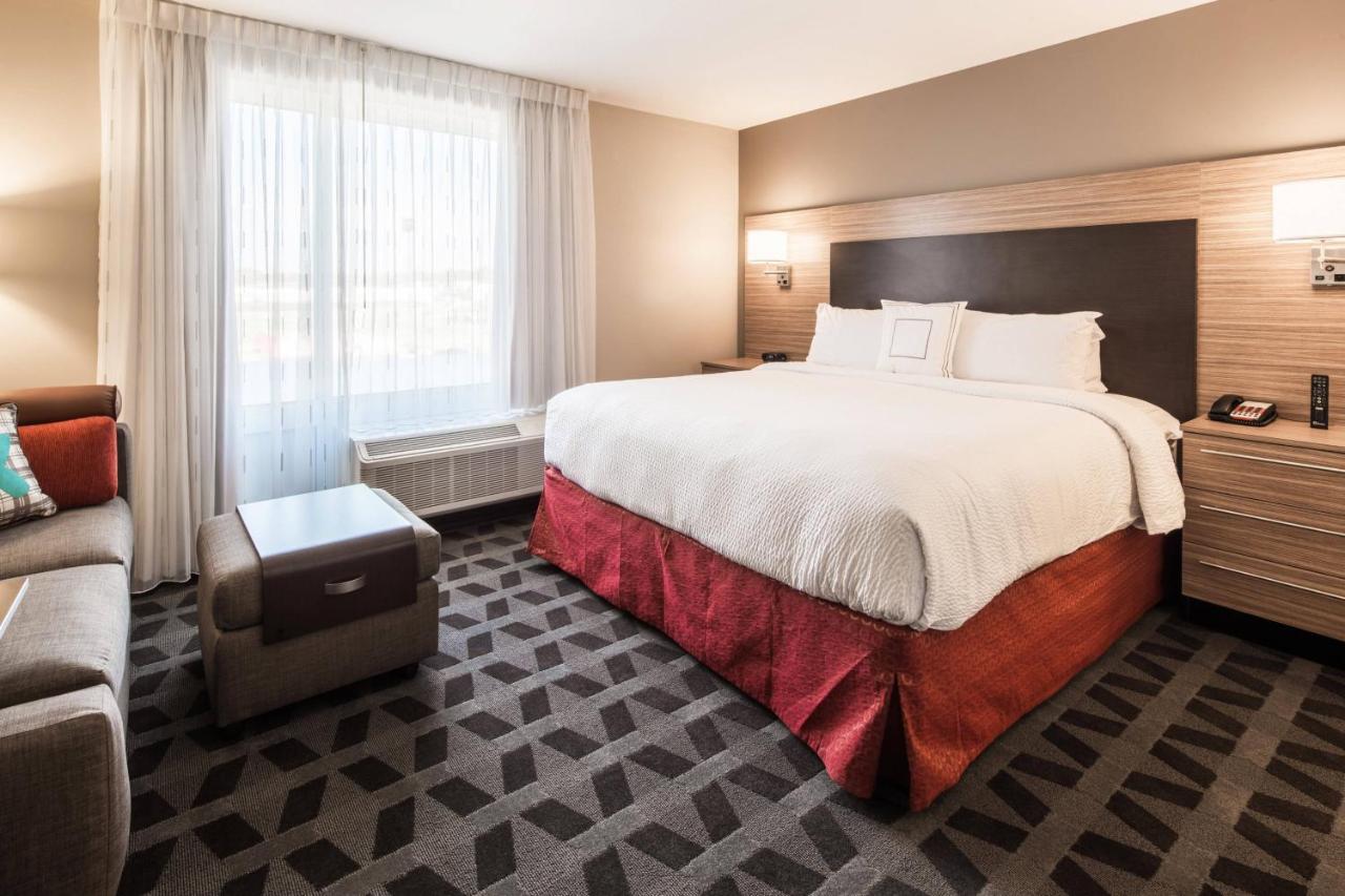 King Studio with Sofa Bed at TownePlace Suites by Marriott Cleveland