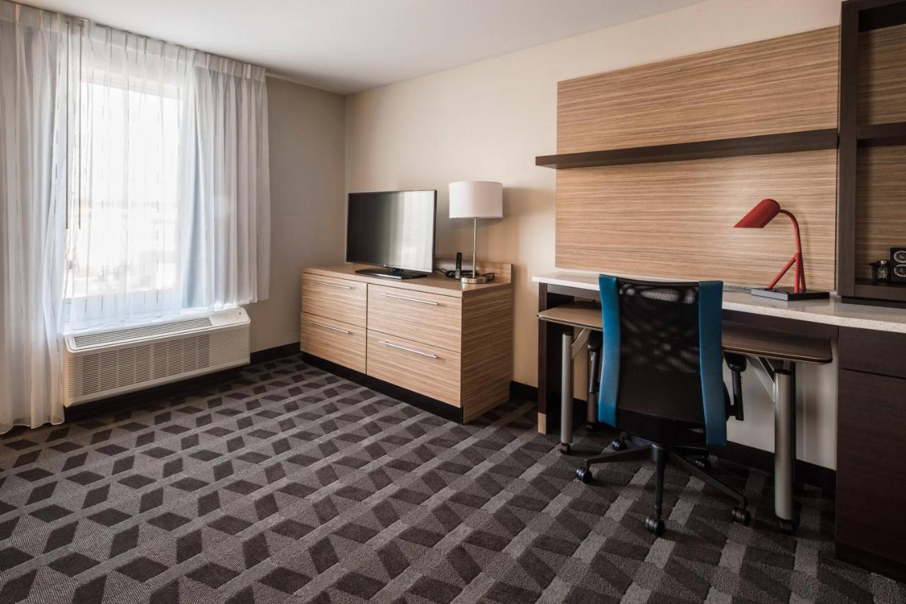King Suite at TownePlace Suites by Marriott Cleveland