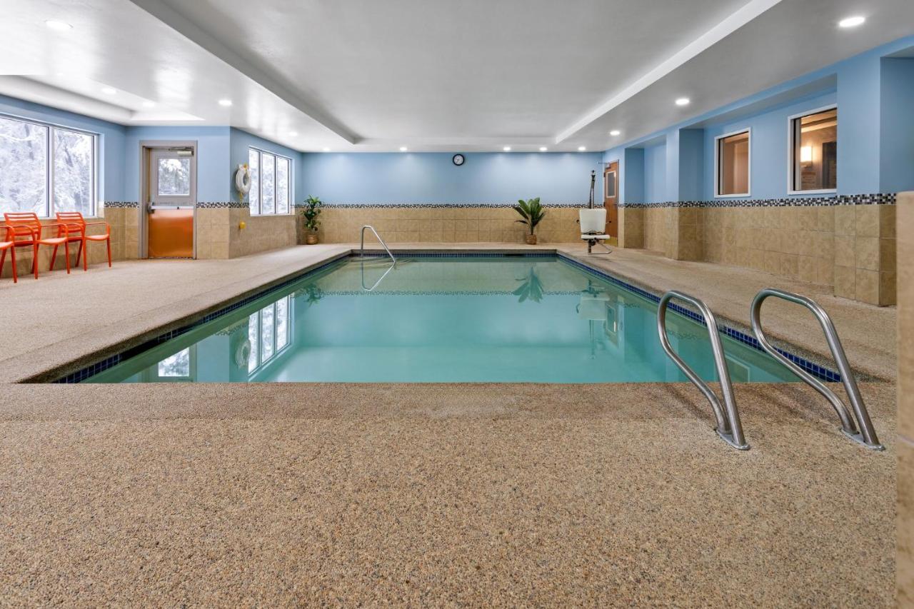 | Holiday Inn Express Hotel & Suites Freeport, an IHG Hotel