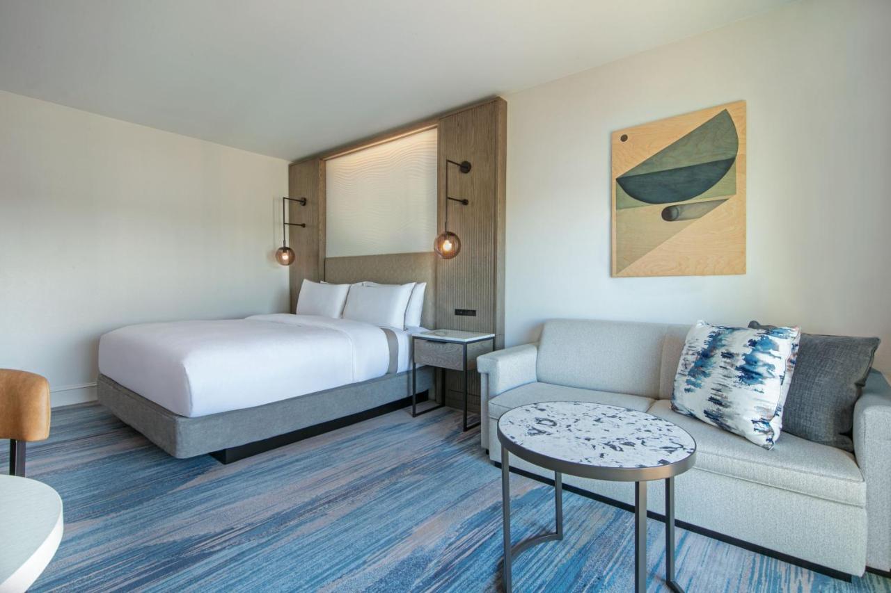 Larger Guest room, 1 King, River view, Corner room, Balcony at The Westin Sacramento Hotel & Marina