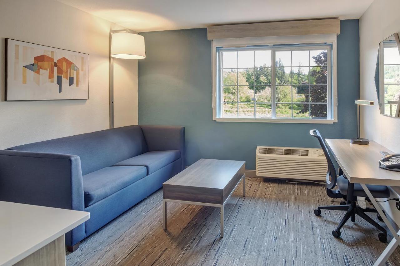 Standard King Room with Sofa Bed at Holiday Inn Express Portland East - Troutdale by IHG