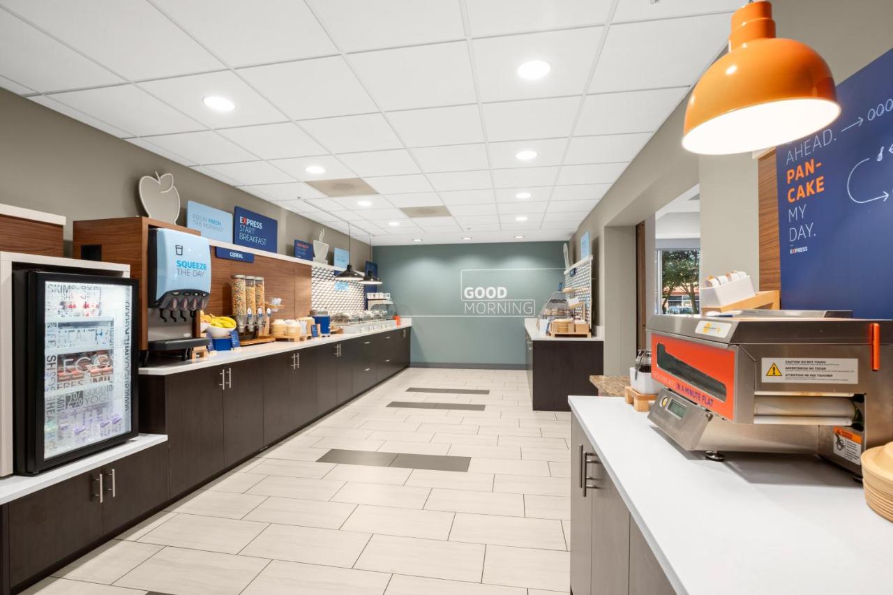 | Holiday Inn Express Suites Sumner, an IHG Hotel