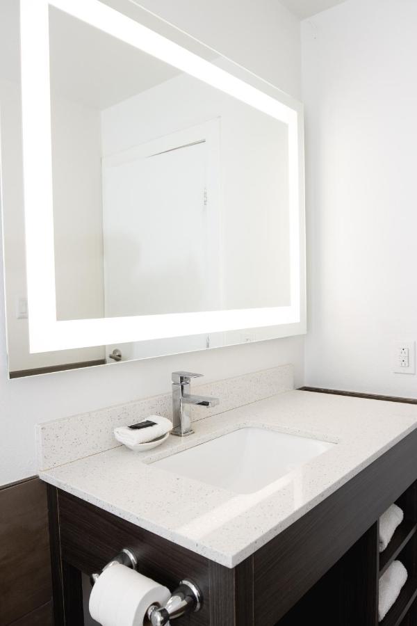 Superior Double Room at Americas Best Value Inn Harlingen