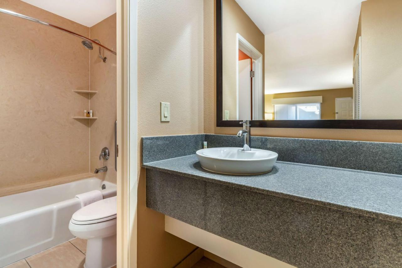 Junior Suite - Non Smoking at Best Western Plus Inn Scotts Valley