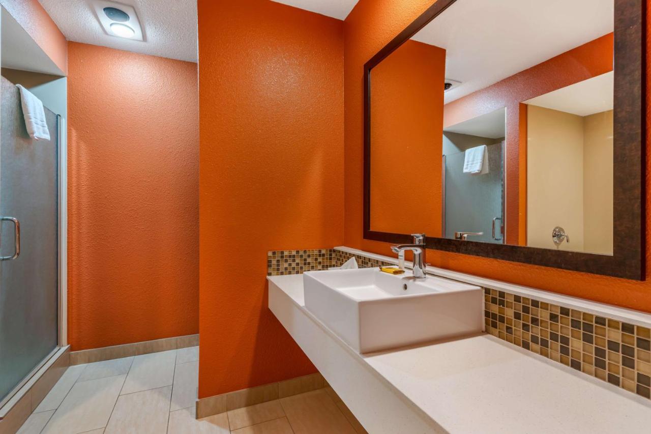 King Suite - Non Smoking at Best Western Plus Inn Scotts Valley