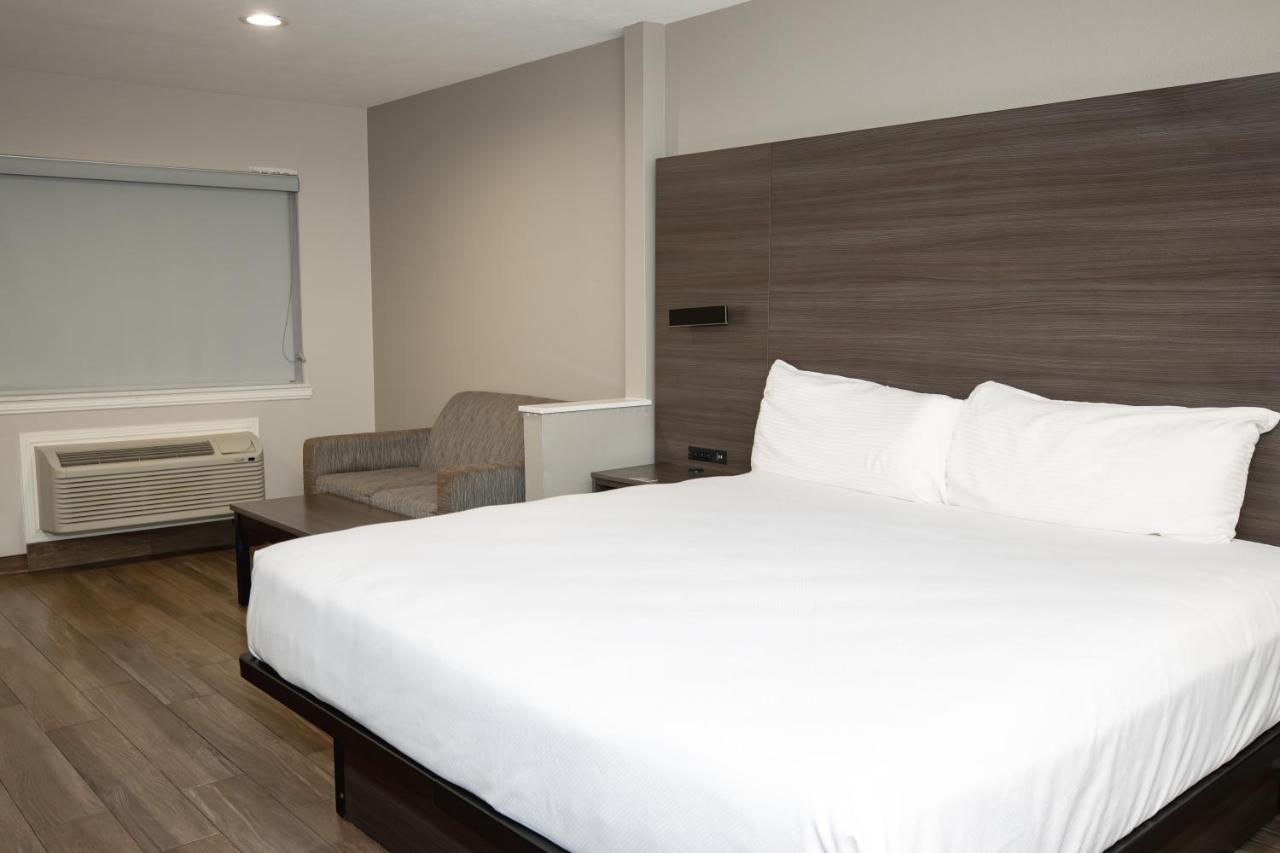 King Room at Americas Best Value Inn Harlingen