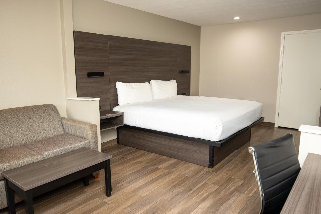 King Room at Americas Best Value Inn Harlingen