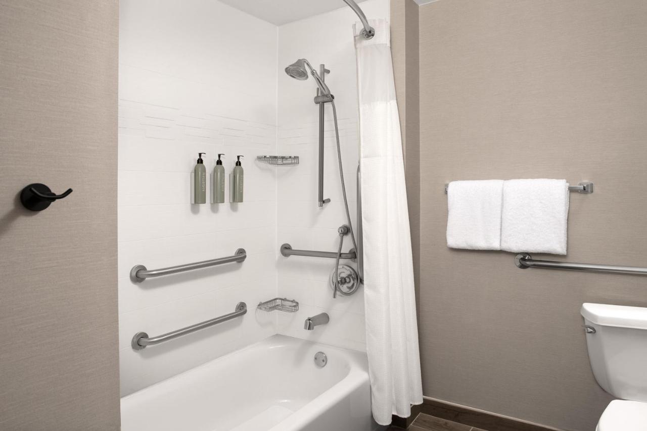 Queen Studio with Sofa Bed at Residence Inn Marriott Palo Alto Los Altos