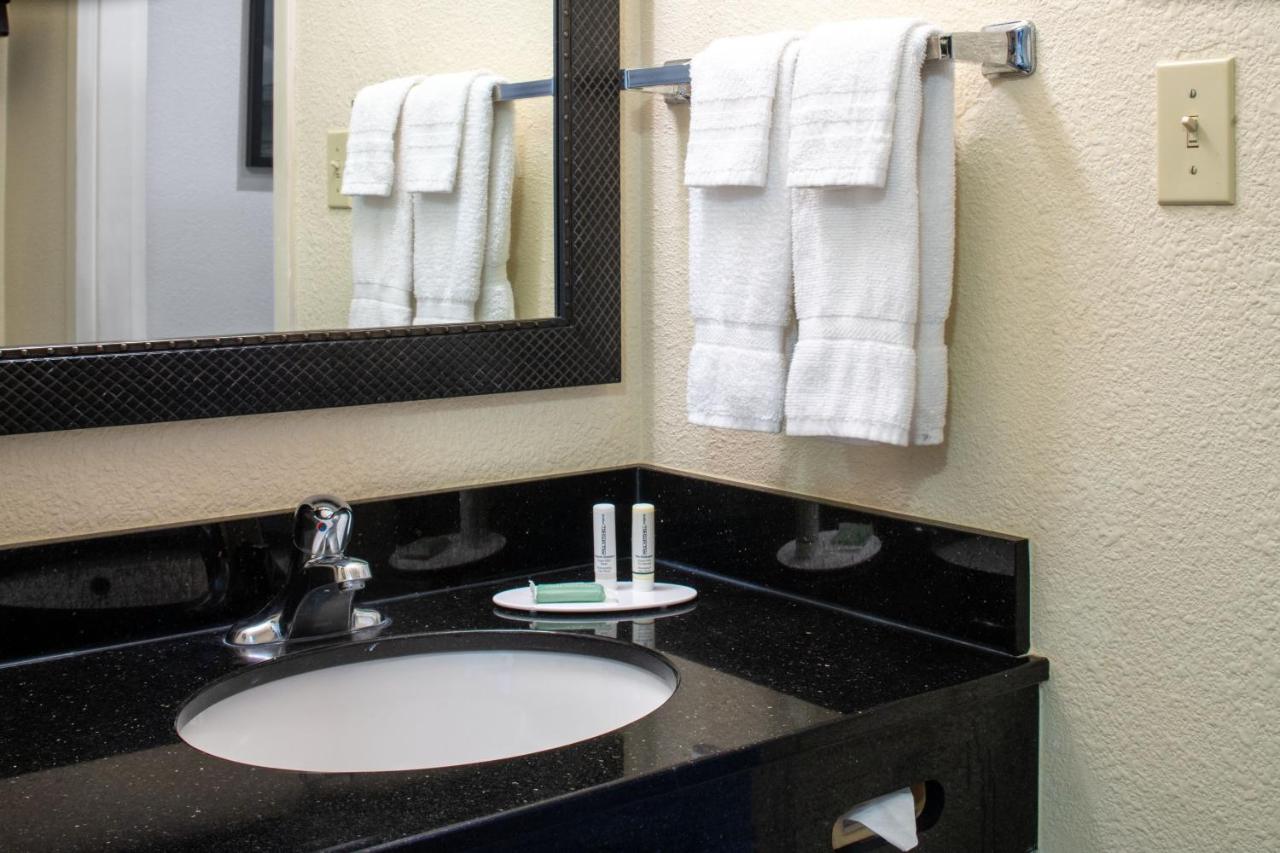 | Fairfield Inn and Suites Gulfport / Biloxi