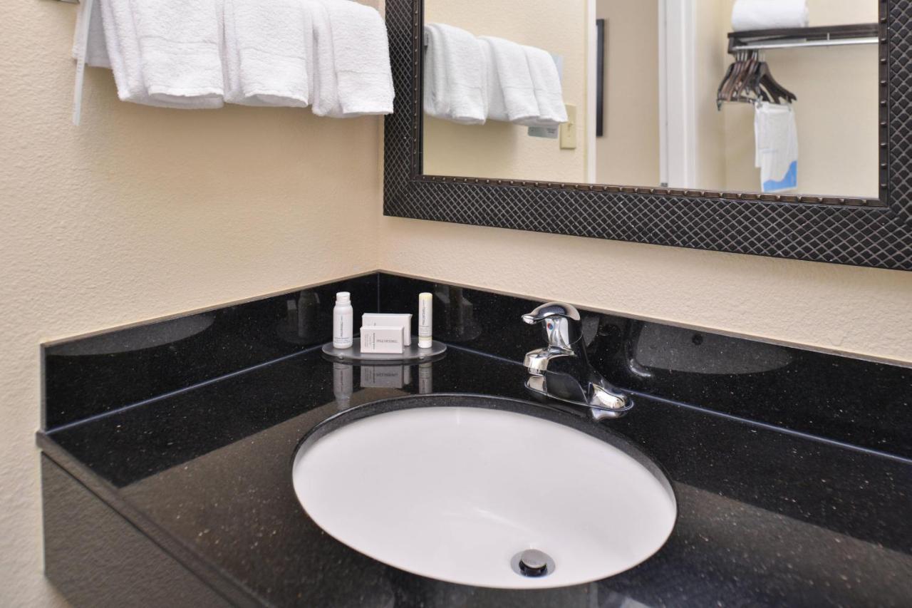 | Fairfield Inn and Suites Gulfport / Biloxi