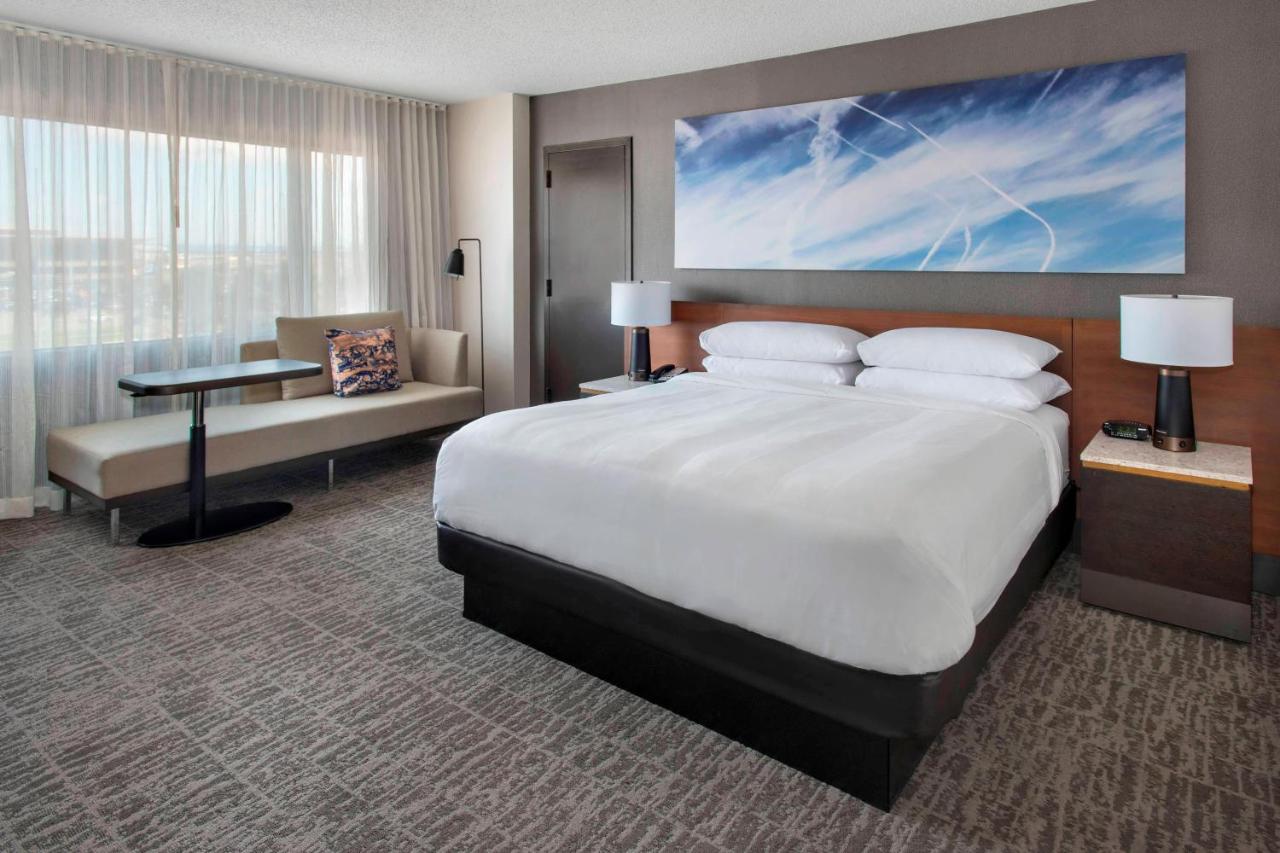 King Room - Hearing Accessible at Newark Liberty International Airport Marriott