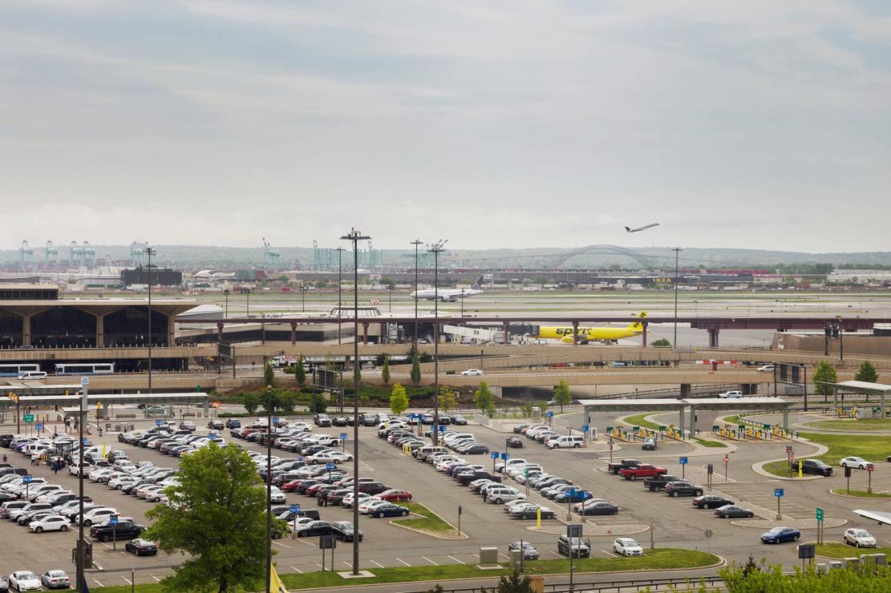 King with View at Newark Liberty International Airport Marriott