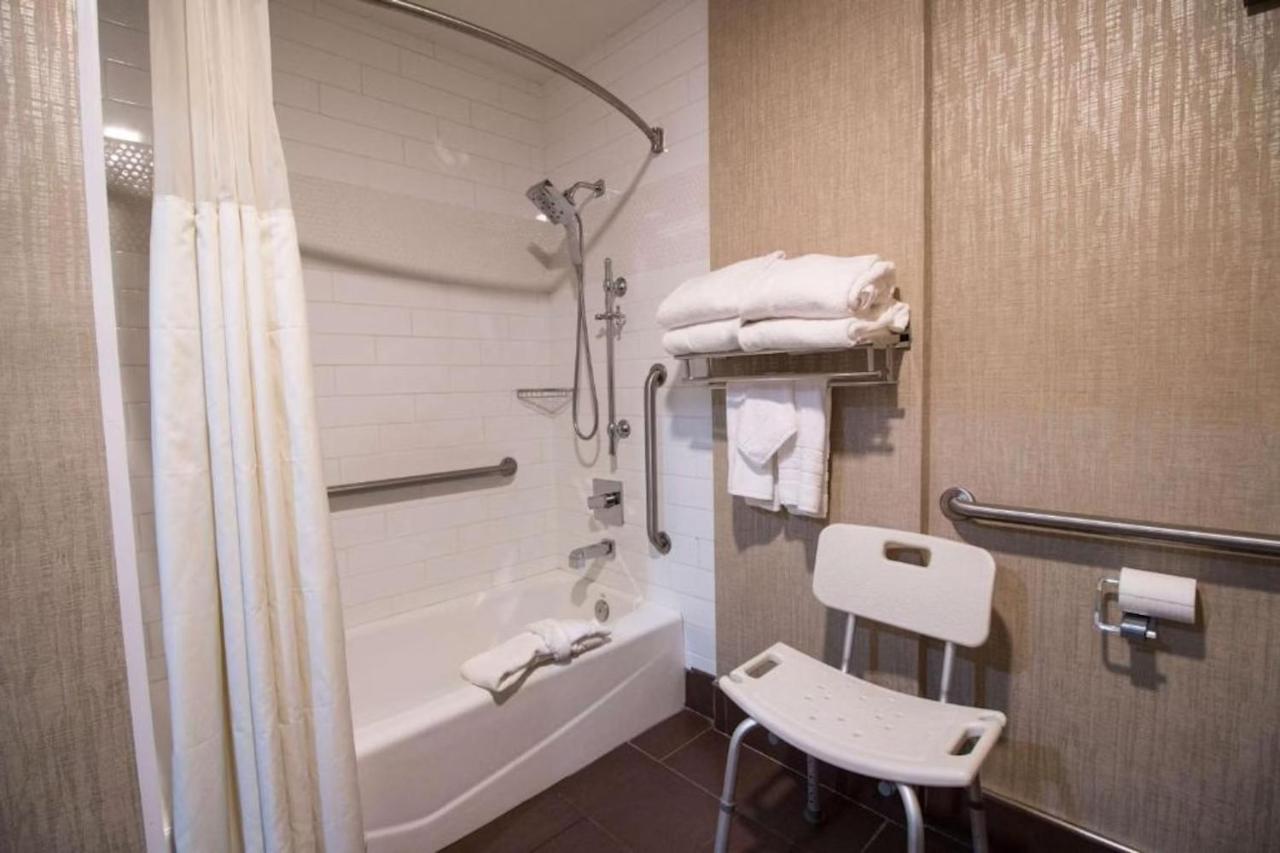 King Room - Disability Access at Empeiria High Sierra Hotel