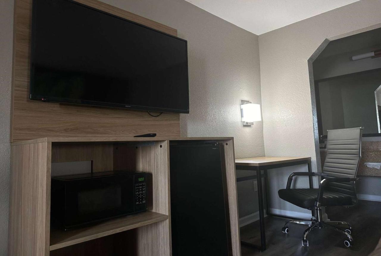 King Room - Non-Smoking at Super 8 by Wyndham Monroe