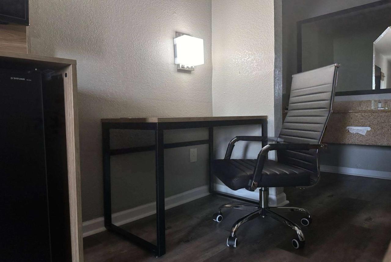 King Room - Non-Smoking at Super 8 by Wyndham Monroe