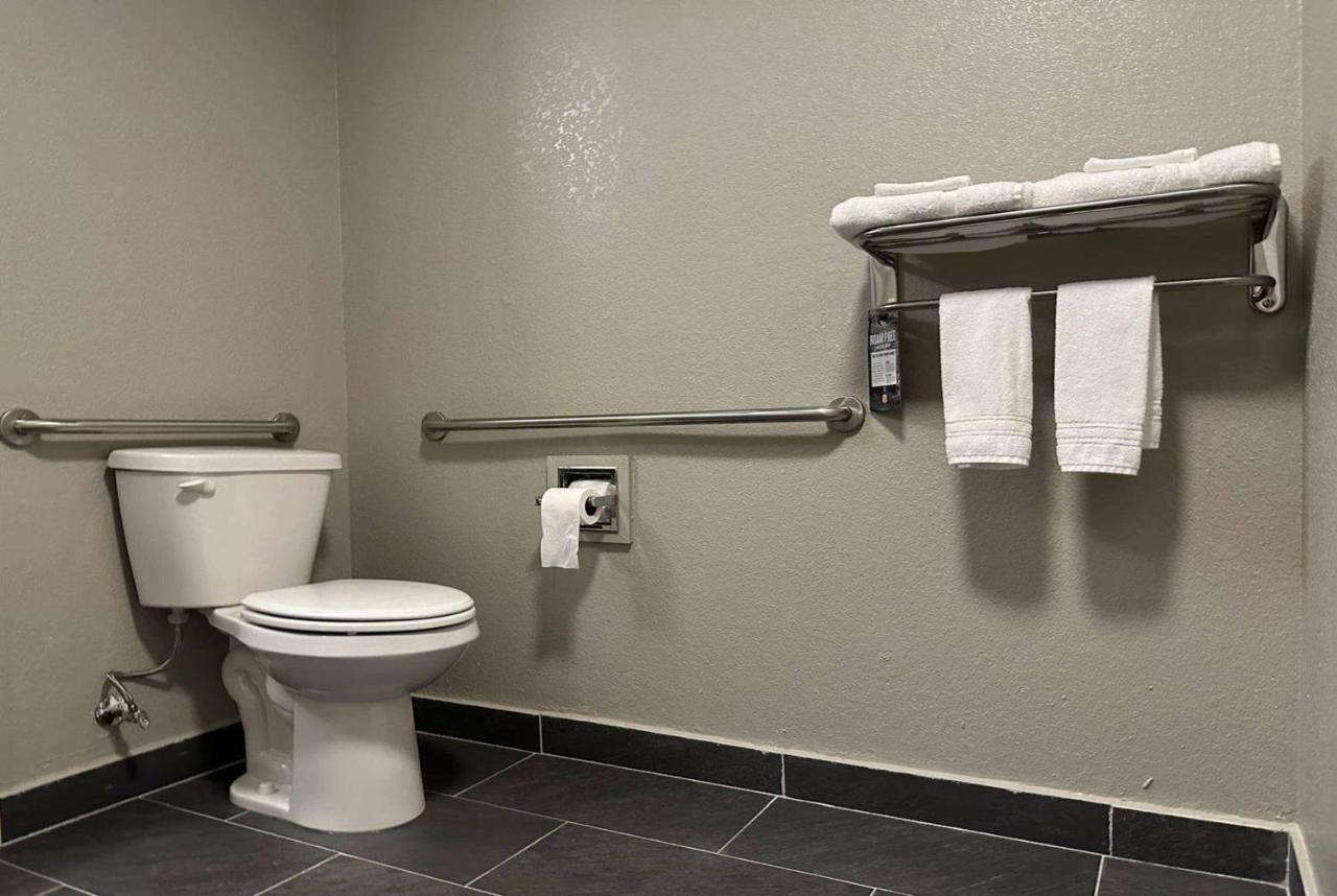 King Room - Mobility Access/Non-Smoking at Super 8 by Wyndham Monroe