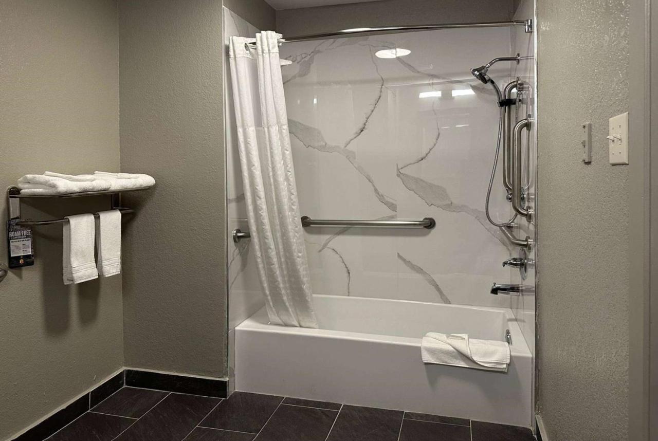 King Room - Mobility Access/Non-Smoking at Super 8 by Wyndham Monroe