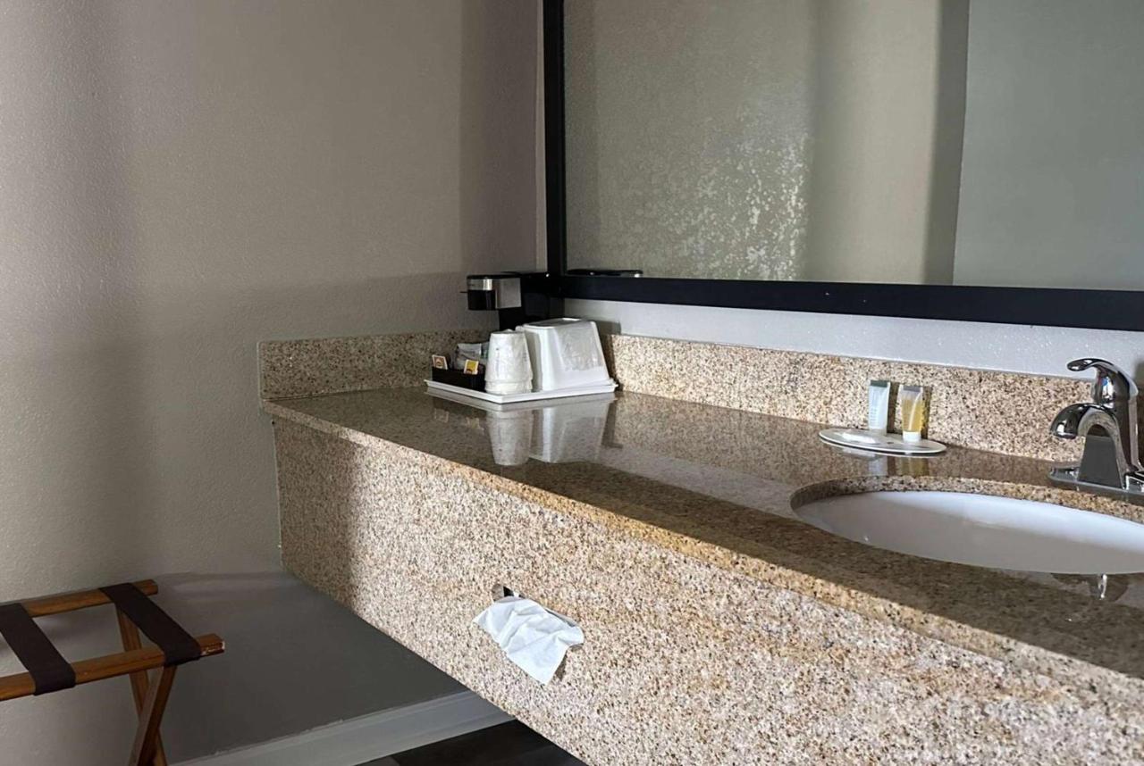 King Room - Non-Smoking at Super 8 by Wyndham Monroe
