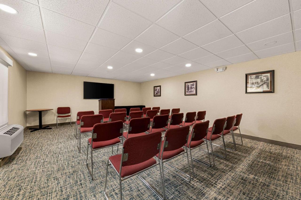 | Quality Inn & Suites Matthews