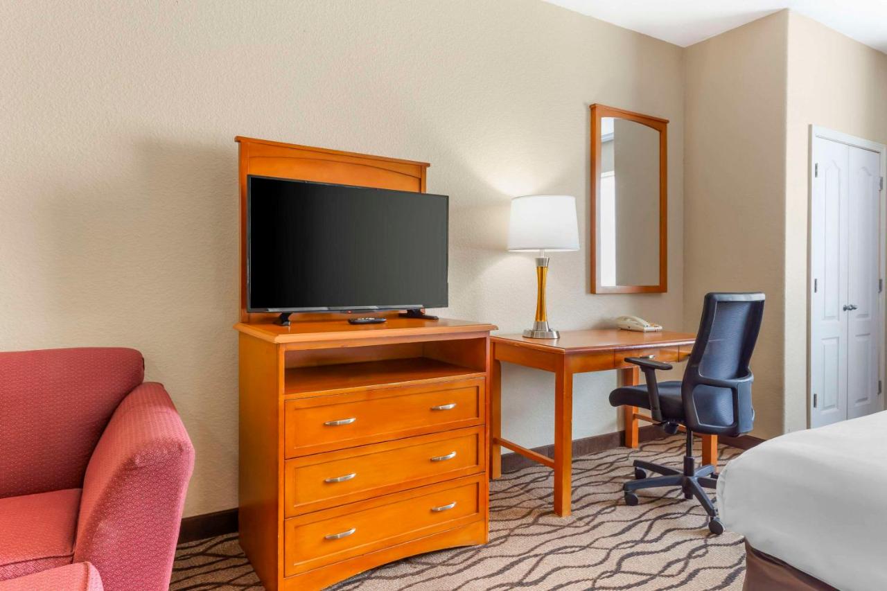 King Room at Comfort Inn & Suites Chesapeake - Portsmouth